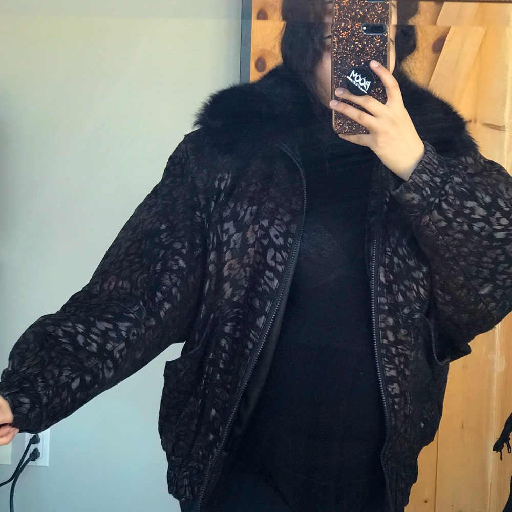 Gorgeous vintage leather jacket with fox fur collar